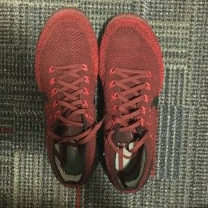 Dark Team Red Vapor Max